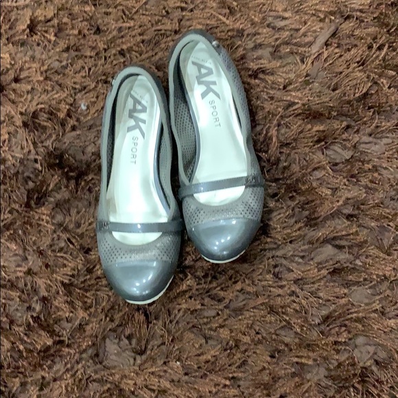 Flats - Picture 1 of 3